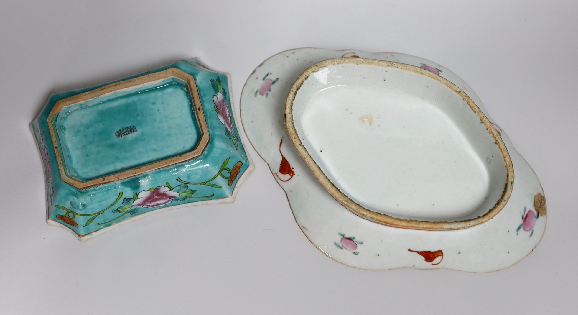 Two Chinese famille rose dishes, late 19th/early 20th century, 27cm long